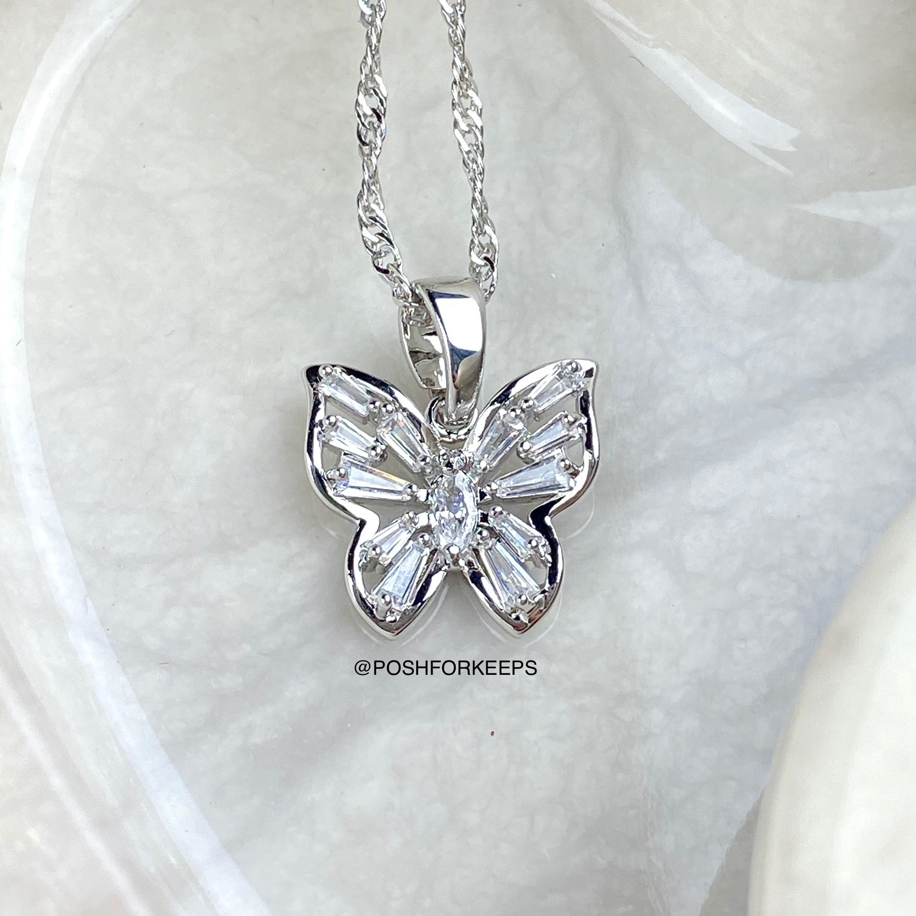 SILVER BUTTERFLY KISS NECKLACE